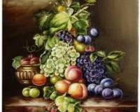 Фрукты - сливы, персики, виноград